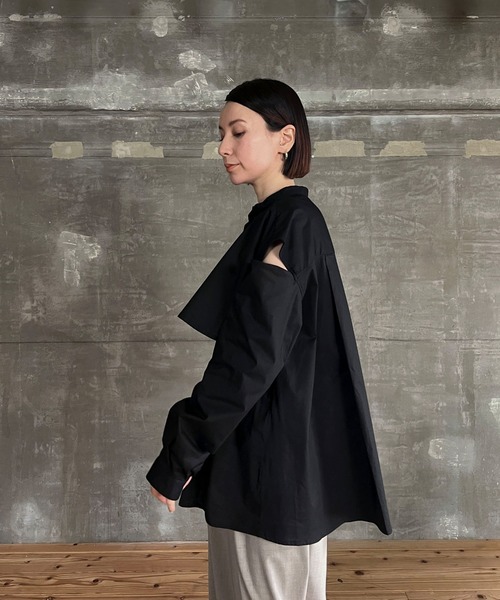 cona（コナ）の「【ZOZO限定】ブロードケープカットアウトシャツ（シャツ/ブラウス・レディース・ブラック/ブルー/ホワイト・FREE）」の10枚目の写真