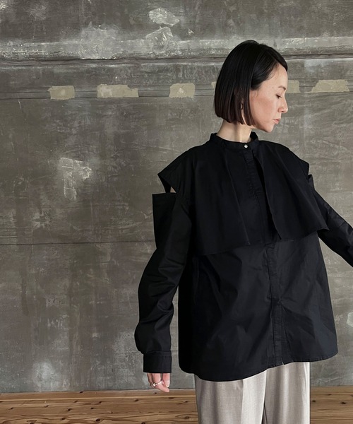 cona（コナ）の「【ZOZO限定】ブロードケープカットアウトシャツ（シャツ/ブラウス・レディース・ブラック/ブルー/ホワイト・FREE）」の6枚目の写真