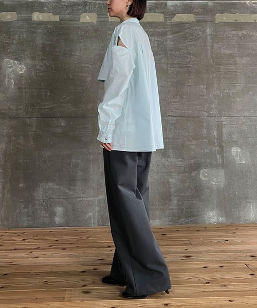 cona（コナ）の「【ZOZO限定】ブロードケープカットアウトシャツ（シャツ/ブラウス・レディース・ブラック/ブルー/ホワイト・FREE）」の11枚目の写真