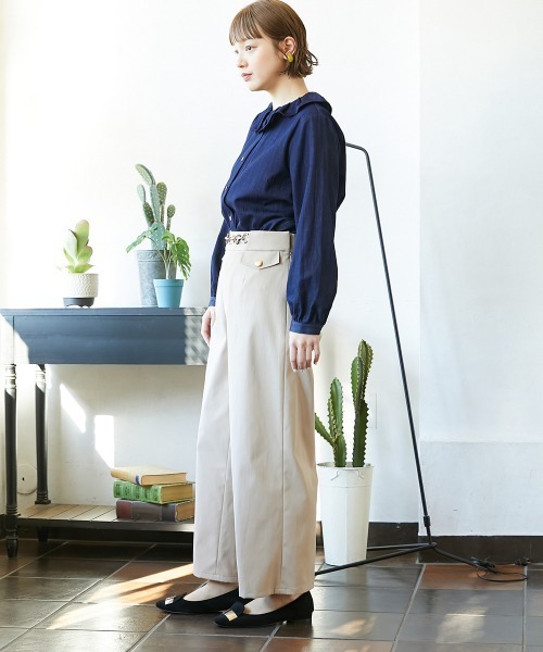 Le temps riche（ルタンリッシュ）の「チェーン使い金ボタンマリンパンツ　＜Le temps riche＞（スラックス・レディース・ベージュ/ネイビー・M/S/L/LL）」の3枚目の写真