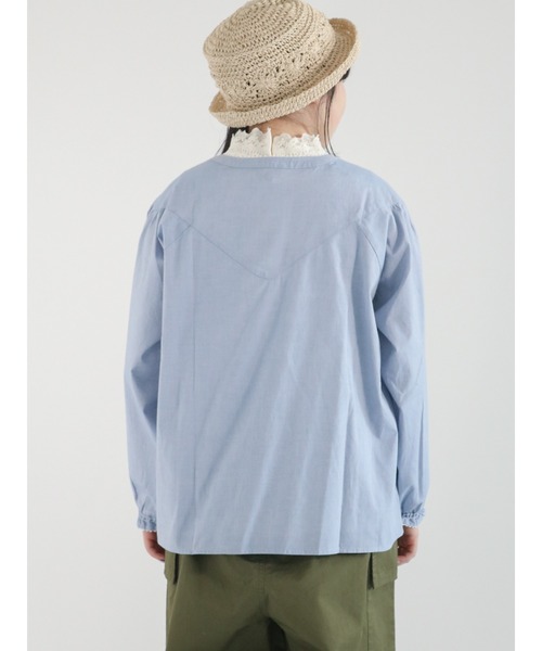 Samansa Mos2(サマンサ モスモス)の「柄アソートレース付V切替ブラウス(シャツ/ブラウス・レディース・ブラック/ブルー/オフホワイト/チャコール・フリ-)」の12枚目の写真