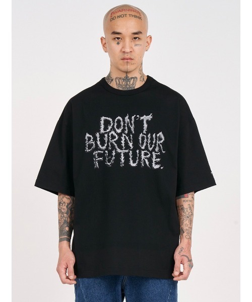 AJOBYAJO（アジョバイアジョ）の「【AJOBYAJO/アジョバイアジョ】DBOF 3D T-Shirt/ ロゴTシャツ プリントTシャツ 半袖Tシャツ（Tシャツ/カットソー・メンズ・ブラック/ホワイト・L/XL）」の2枚目の写真