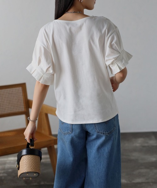 Bonjour Sagan(ボンジュールサガン)の「袖タックTシャツ(Tシャツ/カットソー・レディース・グレイッシュベージュ/ブラック/オフホワイト・FREE)」の11枚目の写真