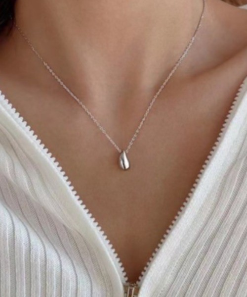 tolene(トレネ)の「ティアドロップネックレス(ネックレス・レディース・シルバー・ONE SIZE)」の2枚目の写真