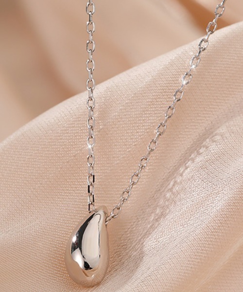 tolene(トレネ)の「ティアドロップネックレス(ネックレス・レディース・シルバー・ONE SIZE)」の3枚目の写真