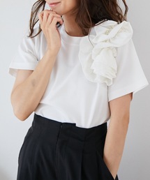 ショルダーフラワーTシャツ