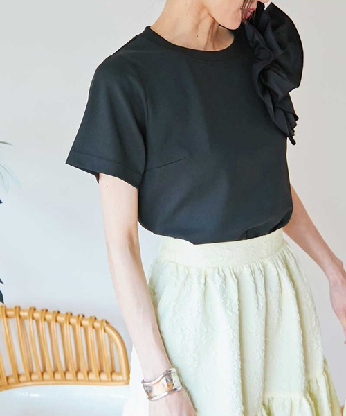 M y u(ミュー)の「ショルダーフラワーTシャツ(Tシャツ/カットソー・レディース・ホワイト/ブラック・MEDIUM/LARGE)」の10枚目の写真
