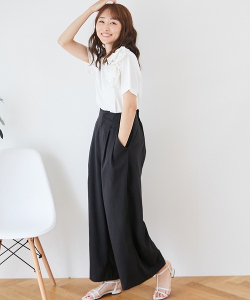 M y u(ミュー)の「ショルダーフラワーTシャツ(Tシャツ/カットソー・レディース・ホワイト/ブラック・MEDIUM/LARGE)」の16枚目の写真