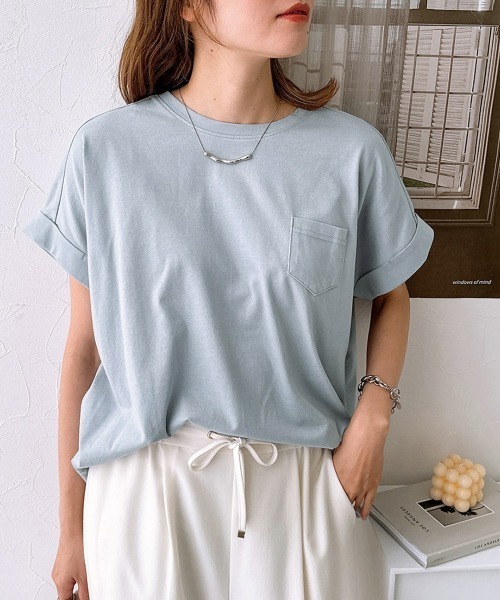 nissen（ニッセン）の「綿１００％　ゆるシルエット胸ポケット付Ｔシャツ（Tシャツ/カットソー・レディース・カーキ/ベージュ/ブラック/ミント/ブルーグレー/オフホワイト/ピンク/モカ/イエロー/ターコイズブルー/スカイブルー・L/LL/M/S）」の4枚目の写真