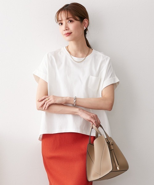 nissen（ニッセン）の「綿１００％　ゆるシルエット胸ポケット付Ｔシャツ（Tシャツ/カットソー・レディース・カーキ/ベージュ/ブラック/ミント/ブルーグレー/オフホワイト/ピンク/モカ/イエロー/ターコイズブルー/スカイブルー・L/LL/M/S）」の14枚目の写真