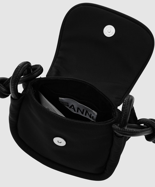 GANNI(ガニー)の「Knot Mini Flap Over(ショルダーバッグ・レディース・ブラック・ONE SIZE)」の5枚目の写真