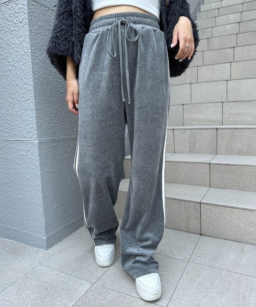 one after another NICE CLAUP（ワンアフターアナザーナイスクラップ）の「ベロアトラックパンツ（スウェットパンツ・レディース・杢グレー/アイボリー/ピンク・FREE）」の2枚目の写真