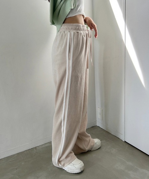 one after another NICE CLAUP（ワンアフターアナザーナイスクラップ）の「ベロアトラックパンツ（スウェットパンツ・レディース・杢グレー/アイボリー/ピンク・FREE）」の9枚目の写真