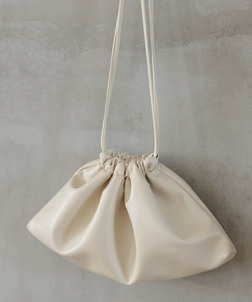 LAKOLE(ラコレ)の「FL2WAYヨコショルダー / 976574(ショルダーバッグ・レディース・イエロー/シルバー/ブラック/グレイッシュベージュ・FREE)」の1枚目の写真