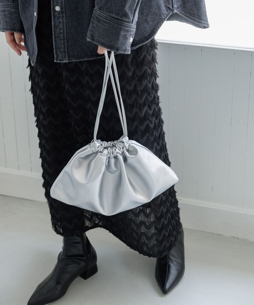 LAKOLE(ラコレ)の「FL2WAYヨコショルダー / 976574(ショルダーバッグ・レディース・イエロー/シルバー/ブラック/グレイッシュベージュ・FREE)」の4枚目の写真