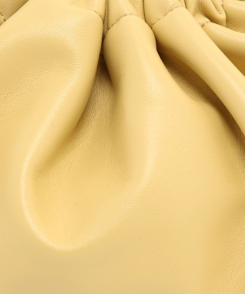 LAKOLE(ラコレ)の「FL2WAYヨコショルダー / 976574(ショルダーバッグ・レディース・イエロー/シルバー/ブラック/グレイッシュベージュ・FREE)」の11枚目の写真