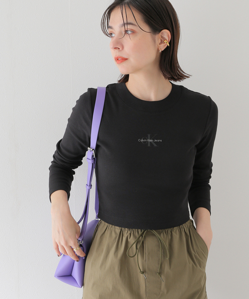Calvin Klein Jeans(カルヴァンクラインジーンズ)の「【Calvin Klein Jeans / カルバン クライン ジーンズ】A-LS MONOROGO BABY TEE(Tシャツ/カットソー・レディース・ベージュ/ブラック/ホワイト・X-SMALL/SMALL)」の3枚目の写真