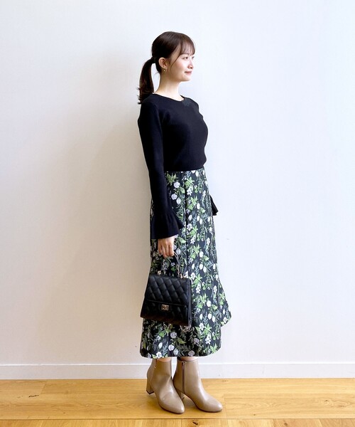 index（インデックス）の「◆フラワー刺繍 フレアスリーブリブニット【洗濯機洗い可】（ニット/セーター・レディース・アイボリー/ブラック/ピンク・42/40/38/36）」の5枚目の写真