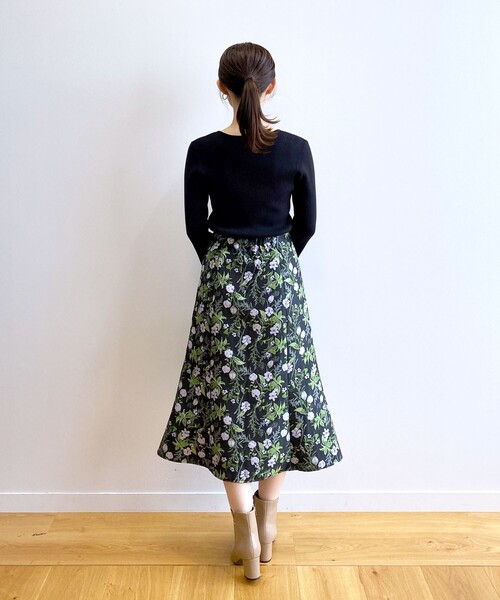 index（インデックス）の「◆フラワー刺繍 フレアスリーブリブニット【洗濯機洗い可】（ニット/セーター・レディース・アイボリー/ブラック/ピンク・42/40/38/36）」の6枚目の写真