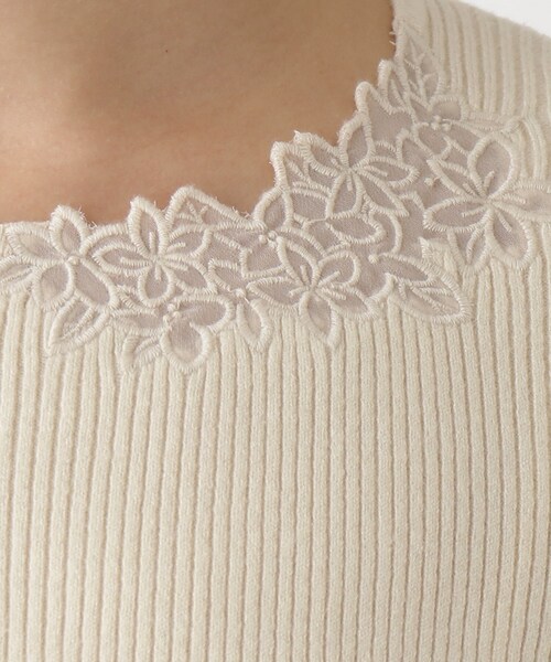 index（インデックス）の「◆フラワー刺繍 フレアスリーブリブニット【洗濯機洗い可】（ニット/セーター・レディース・アイボリー/ブラック/ピンク・42/40/38/36）」の19枚目の写真