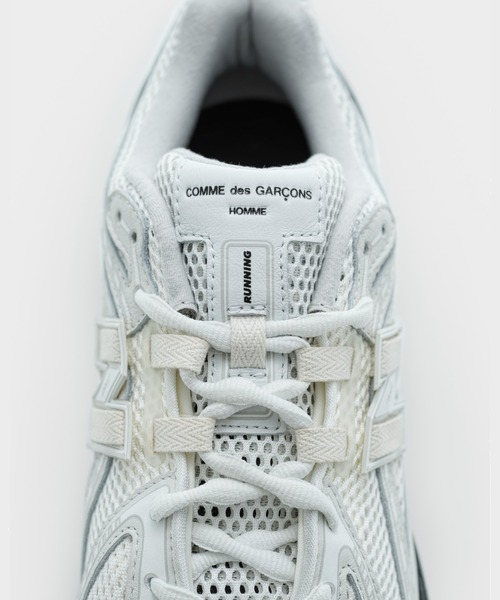 COMME des GARCONS HOMME（コム デ ギャルソン・オム）の「COMME des GARCONS HOMME × New Balance 1906R W-NAME WHITE×BLACK（スニーカー・メンズ・ホワイト×ブラック・25㎝/26cm/27cm/28cm/29cm）」の4枚目の写真