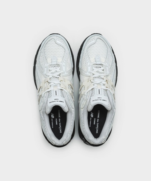COMME des GARCONS HOMME（コム デ ギャルソン・オム）の「COMME des GARCONS HOMME × New Balance 1906R W-NAME WHITE×BLACK（スニーカー・メンズ・ホワイト×ブラック・25㎝/26cm/27cm/28cm/29cm）」の5枚目の写真