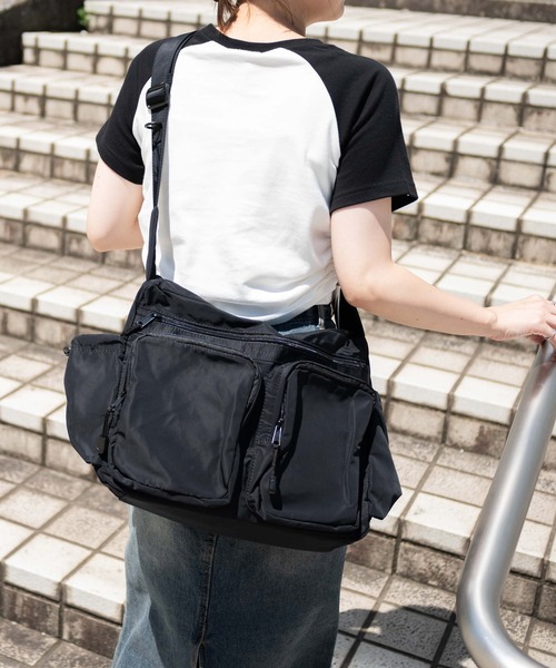 WEGO(ウィゴー)の「WEGO/立体ポケットショルダー(ショルダーバッグ・レディース・ホワイト/グレー/ブラック/グレー系その他・FREE)」の3枚目の写真