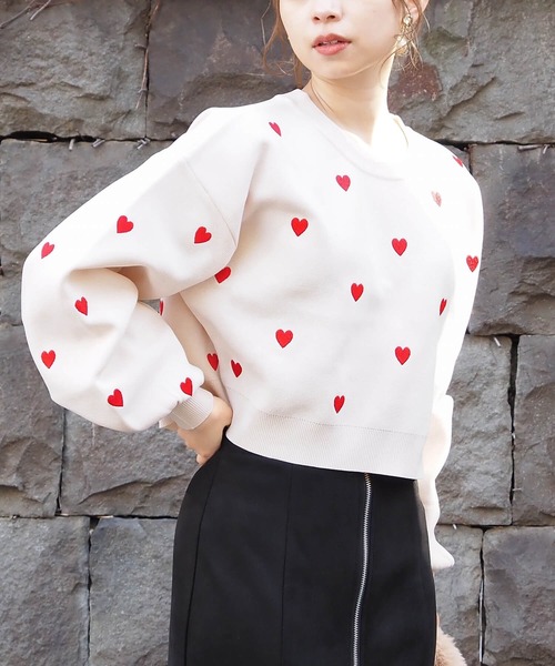 tiptop(ティップトップ)の「ハート刺繍ショート丈ニット(ニット/セーター・レディース・ブラック/ベージュ/アイボリー・FREE)」の7枚目の写真