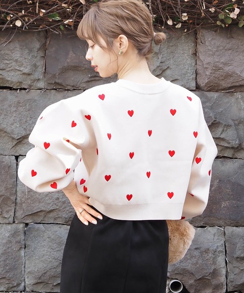 tiptop(ティップトップ)の「ハート刺繍ショート丈ニット(ニット/セーター・レディース・ブラック/ベージュ/アイボリー・FREE)」の8枚目の写真