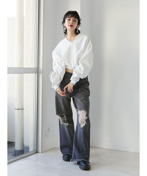 jouetie（ジュエティ）の「Vネックラインストーンプルオーバー（スウェット・レディース・ブラック/グレー/オフホワイト・MEDIUM）」の16枚目の写真