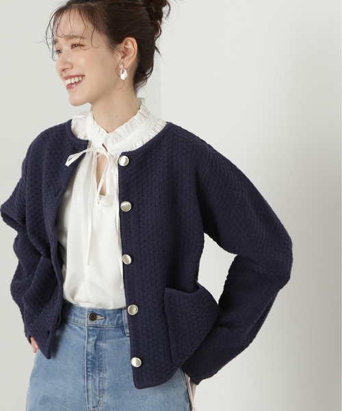 N.(N. Natural Beauty Basic)(エヌエヌナチュラルビューティーベーシック)の「◆ゴールドボタンクルーネックカーディガン(カーディガン/ボレロ・レディース・オフホワイト/ネイビー/ベージュ・MEDIUM)」の3枚目の写真