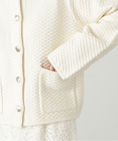 N.(N. Natural Beauty Basic)(エヌエヌナチュラルビューティーベーシック)の「◆ゴールドボタンクルーネックカーディガン(カーディガン/ボレロ・レディース・オフホワイト/ネイビー/ベージュ・MEDIUM)」の15枚目の写真