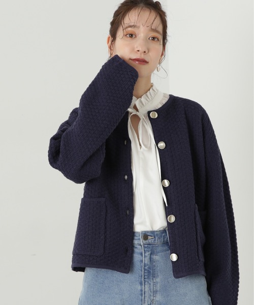 N.(N. Natural Beauty Basic)(エヌエヌナチュラルビューティーベーシック)の「◆ゴールドボタンクルーネックカーディガン(カーディガン/ボレロ・レディース・オフホワイト/ネイビー/ベージュ・MEDIUM)」の16枚目の写真