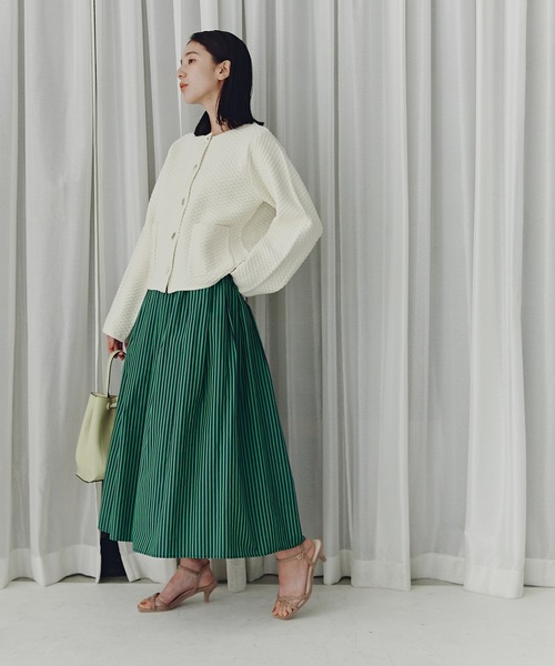 N.(N. Natural Beauty Basic)(エヌエヌナチュラルビューティーベーシック)の「◆ゴールドボタンクルーネックカーディガン(カーディガン/ボレロ・レディース・オフホワイト/ネイビー/ベージュ・MEDIUM)」の22枚目の写真