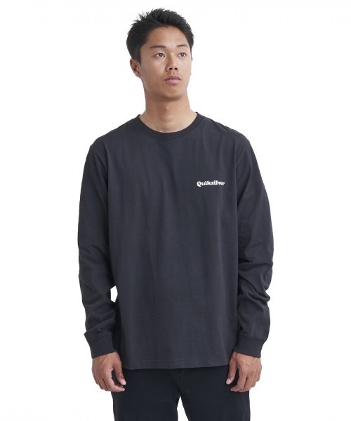 Quiksilver（クイックシルバー）の「LANDSCAPE LINE LT/クイックシルバーUSコットンレギュラーフィットワンポイントプリントロングカットソー（Tシャツ/カットソー・メンズ・ホワイト/グリーン/ブルー/ブラック・SMALL/X-LARGE/LARGE/MEDIUM）」の8枚目の写真