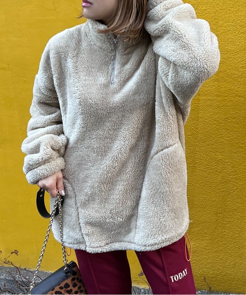 mi via loca(ミヴィアロカ)の「バックモチーフロゴ刺繍 ボア ドロスト ハーフジップ プルオーバー(スウェット・レディース・チャコールグレー/ベージュ/ピンク・FREE)」の17枚目の写真