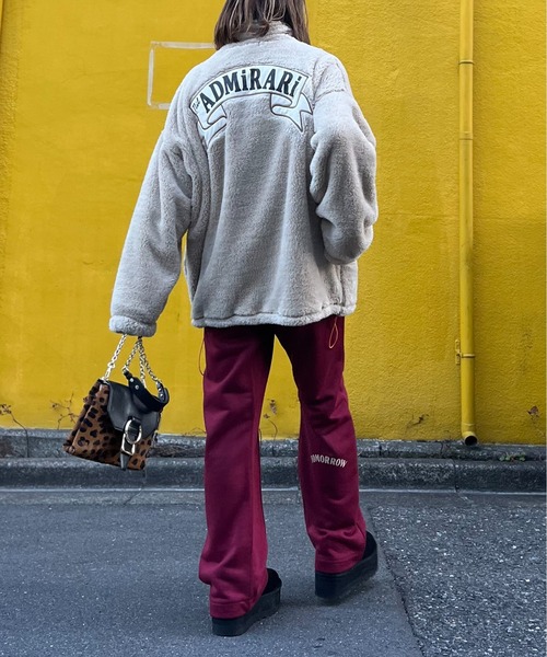 mi via loca(ミヴィアロカ)の「バックモチーフロゴ刺繍 ボア ドロスト ハーフジップ プルオーバー(スウェット・レディース・チャコールグレー/ベージュ/ピンク・FREE)」の9枚目の写真
