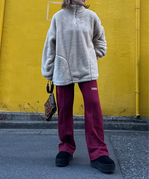 mi via loca(ミヴィアロカ)の「バックモチーフロゴ刺繍 ボア ドロスト ハーフジップ プルオーバー(スウェット・レディース・チャコールグレー/ベージュ/ピンク・FREE)」の8枚目の写真