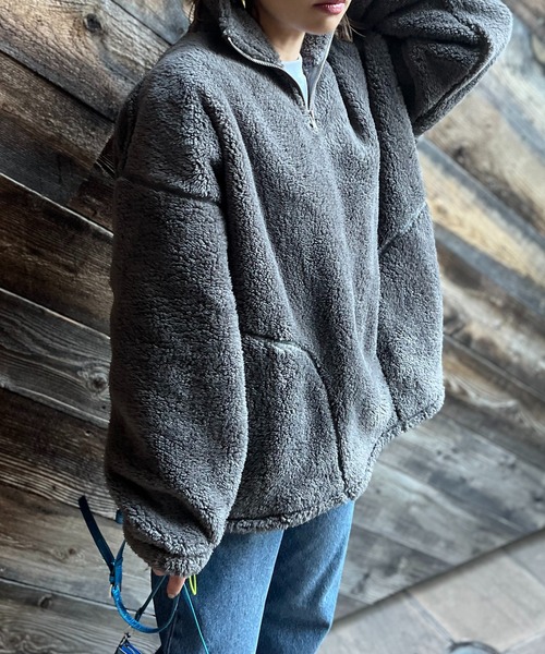 mi via loca(ミヴィアロカ)の「バックモチーフロゴ刺繍 ボア ドロスト ハーフジップ プルオーバー(スウェット・レディース・チャコールグレー/ベージュ/ピンク・FREE)」の10枚目の写真