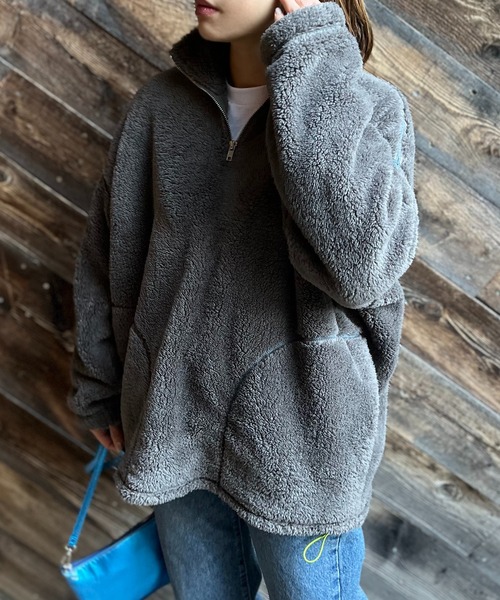 mi via loca(ミヴィアロカ)の「バックモチーフロゴ刺繍 ボア ドロスト ハーフジップ プルオーバー(スウェット・レディース・チャコールグレー/ベージュ/ピンク・FREE)」の11枚目の写真