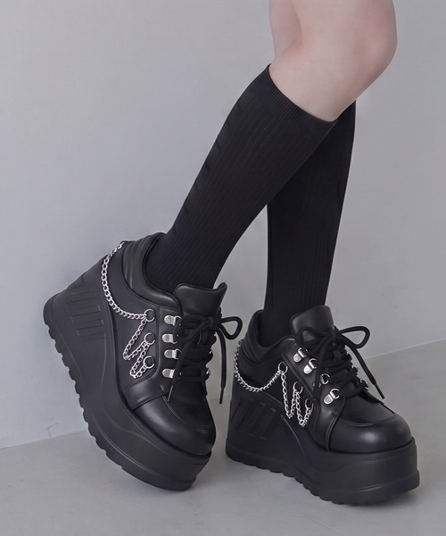 Diable baiser(ディアブルベーゼ)の「厚底レースアップチェーンシューズ(パンプス・レディース・ブラック・24.5cm/23cm/22.5cm/25cm/24cm/23.5cm/25.5cm/26cm)」の19枚目の写真