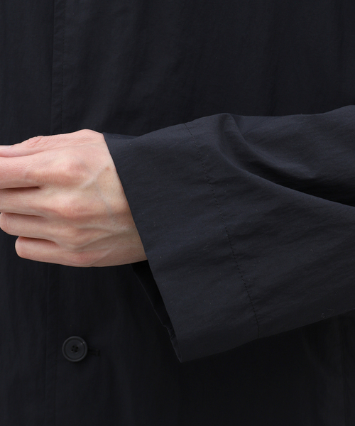 ATON（エイトン）の「【ATON / エイトン】TRAVEL NYLON PACKABLE COAT（ステンカラーコート・メンズ・ブラック/ホワイト系その他・4）」の10枚目の写真