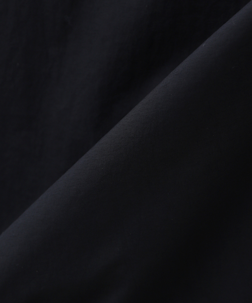 ATON（エイトン）の「【ATON / エイトン】TRAVEL NYLON PACKABLE COAT（ステンカラーコート・メンズ・ブラック/ホワイト系その他・4）」の20枚目の写真