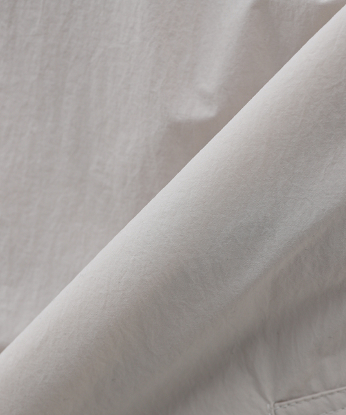 ATON（エイトン）の「【ATON / エイトン】TRAVEL NYLON PACKABLE COAT（ステンカラーコート・メンズ・ブラック/ホワイト系その他・4）」の21枚目の写真