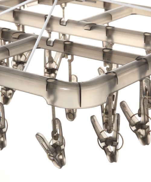 LAKOLE（ラコレ）の「折り畳み角ハンガー24P / 105464（ランドリーグッズ・レディース・チャコール・FREE）」の7枚目の写真