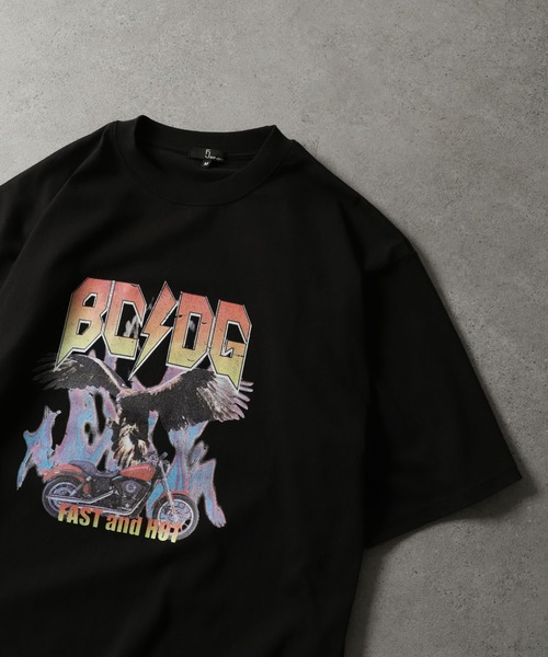 ZIP FIVE(ジップファイブ)の「【ZIP FIVE】レトロプリント ヴィンテージライク ロックプリント バンドTシャツ ビッグシルエットTシャツ 【ピグメント加工】(Tシャツ/カットソー・メンズ・ネイビー/チャコール/ブラック系/ブラック/ネイビー系/グレー系・MEDIUM/LARGE)」の2枚目の写真