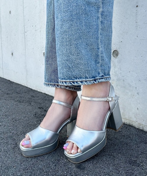 attagirl(アタガール)の「厚底ヒールアンクルストラップサンダル(サンダル・レディース・ホワイト系その他/ブラック系その他/アイボリー/ブラック/シルバー・S/M/L/LL)」の14枚目の写真