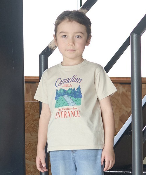 b・ROOM（ビールーム）の「【型崩れしないやわらかコットン】選べる8パターンオリジナルプリントTシャツ（Tシャツ/カットソー・キッズ・オフホワイト/ブルー/バイオレット/トップグレー/ライトベージュ/ブルーグリーン/ブラック/マスタード・110cm/140cm/120cm/100cm/130cm/150cm）」の5枚目の写真