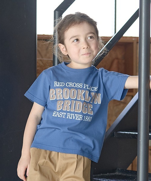 b・ROOM（ビールーム）の「【型崩れしないやわらかコットン】選べる8パターンオリジナルプリントTシャツ（Tシャツ/カットソー・キッズ・オフホワイト/ブルー/バイオレット/トップグレー/ライトベージュ/ブルーグリーン/ブラック/マスタード・110cm/140cm/120cm/100cm/130cm/150cm）」の6枚目の写真