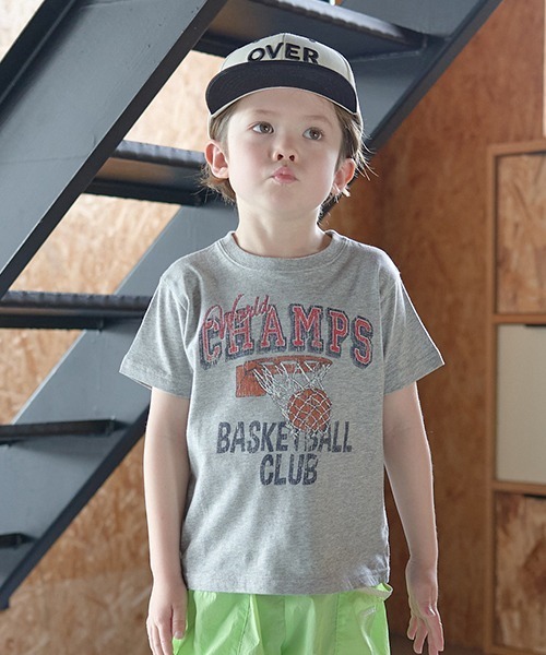 b・ROOM（ビールーム）の「【型崩れしないやわらかコットン】選べる8パターンオリジナルプリントTシャツ（Tシャツ/カットソー・キッズ・オフホワイト/ブルー/バイオレット/トップグレー/ライトベージュ/ブルーグリーン/ブラック/マスタード・110cm/140cm/120cm/100cm/130cm/150cm）」の4枚目の写真